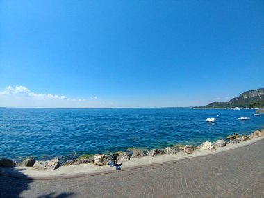 Garda Gölü Sirmione Verona İtalya 'nın güzel gölü