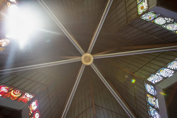 Bel Intérieur Église Modena Avec Des Bancs Toit Étoile Autel — Photo