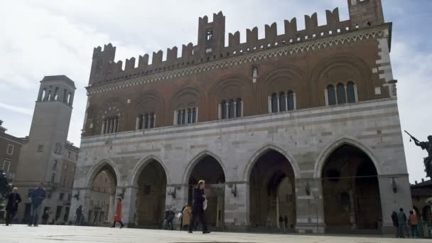 Piacenza central square of the city on sunny day italy — Stock Video