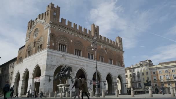 Piacenza central square of the city on sunny day italy — 비디오