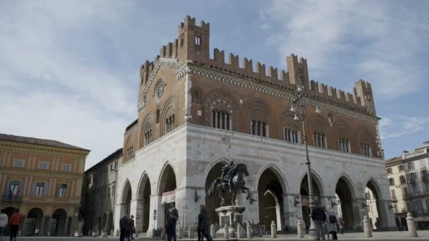 Piacenza centrale plein van de stad op zonnige dag Italië — Stockvideo