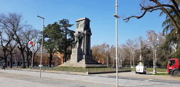 Reggio Emilia Monument Carré Victoire Chute Guerre Résistance Avec Drapeau — Photo