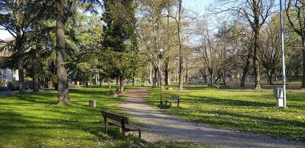 Piękny Spacer Rzece Crostolo Reggio Emilia Centrum Miasta Kozi Park — Zdjęcie stockowe