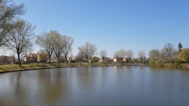 Reggio Emilia Corbelli Gölü Villa Ağaçları Balıkçılık