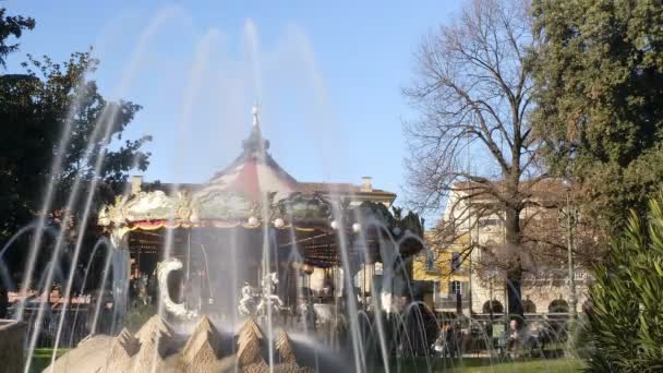 Verona Merkez Plazasında Noel Zamanı Atlı Karınca — Stok video