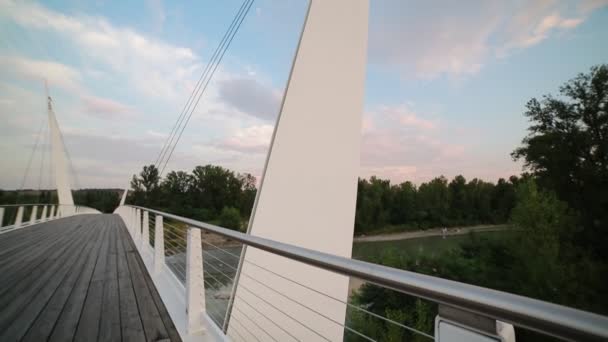 Most Přes Řeku Secchia Sassuolo Modeně Dřevěnou Lávkou Při Západu — Stock video