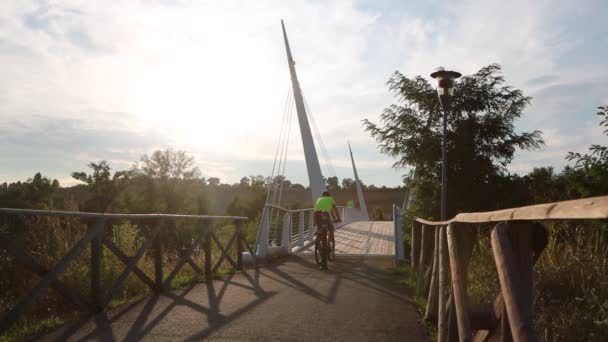 Puente Sobre Río Secchia Sassuolo Modena Con Pasarela Madera Atardecer — Vídeos de Stock