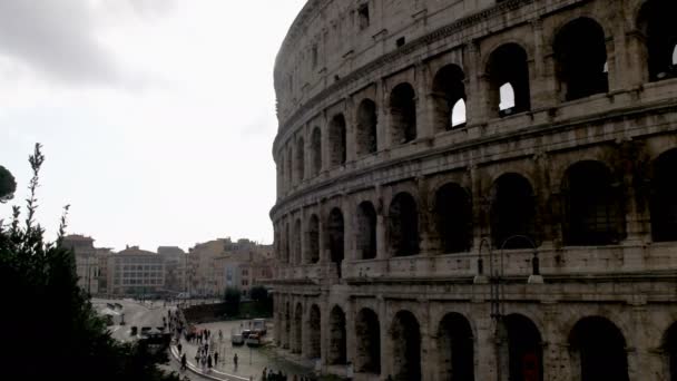 Coliseo Roma Atardecer Día Nublado Con Gente — Vídeo de stock