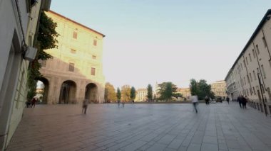 Parma Şehir Merkezi Palazzo della Pilot ve Park Panorama Garibaldi Anıtı