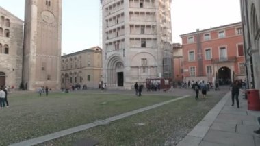 Parma Şehir Merkezi Duomo ve Battistero Panorama