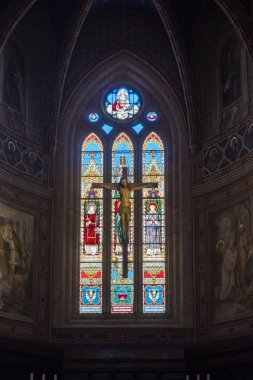 Güneşli bir günde iç kilise gubbio perugia umbria ortaçağ şehri