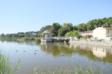 Torre del lago puccini viareggio lucca massaciucoli gölü kulesi ve pagoda