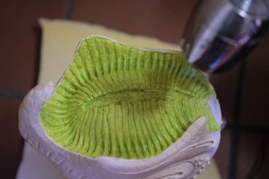 Fırça fırçasının gövdesinde özel efektler yaratmak için protez üretimi