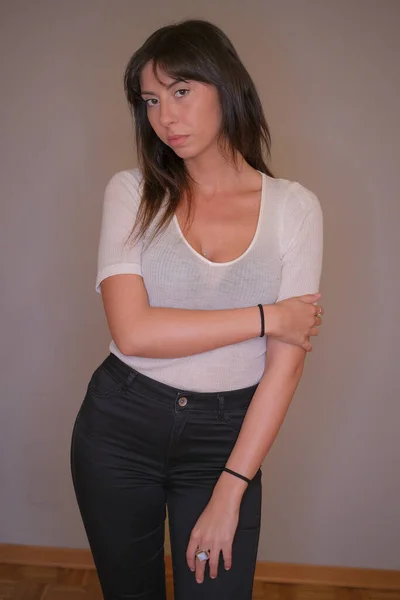 Full body of beautiful dark-haired girl with low-cut long hair and white t-shirt in color photo — Stock Photo, Image