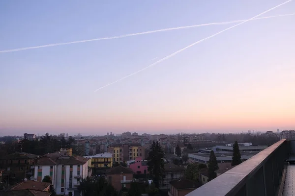 Reggio emilia, panorama dos telhados da cidade ao pôr do sol — Fotografia de Stock