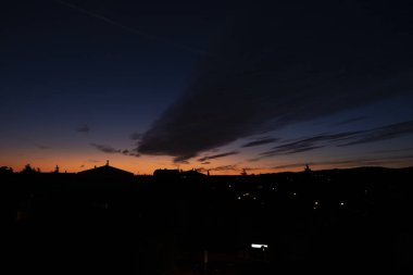 Bibbiano reggio Emilia Şehrin üzerinde güzel bir panoramik gün doğumu