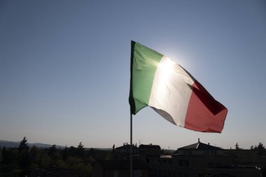 İtalyan bayrağı gökyüzü gerçek zamanlı video covid-19