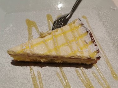 Tabakta bir dilim kek. Yüksek kalite fotoğraf