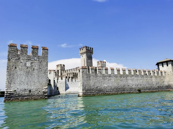 Castello Con Acqua Fronte Edificio Foto Alta Qualità — Foto Stock