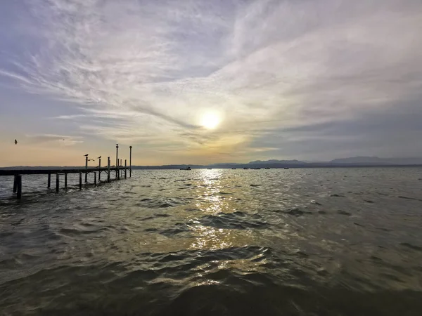 Bellissimo Molo Tramonto Sul Lago Garda Sirmione — Foto Stock