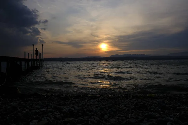 Bellissimo Molo Tramonto Sul Lago Garda Sirmione — Foto Stock