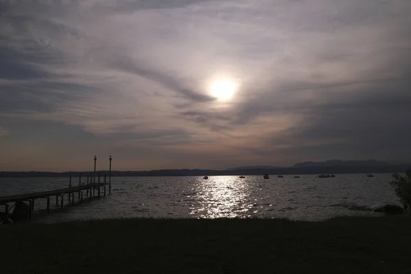 Belle Jetée Coucher Soleil Sur Lac Garda Sirmione — Photo