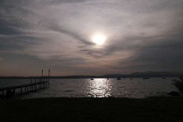 Belle Jetée Coucher Soleil Sur Lac Garda Sirmione — Photo