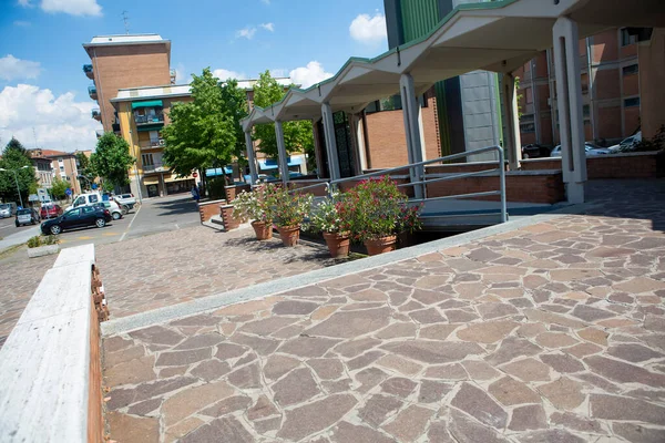 Pavement Front Church Sunny Day — Stock Photo, Image