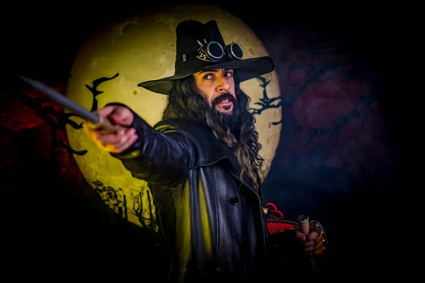 Güzel çocuk kazığı olan gotik iblis vampir avcısı.