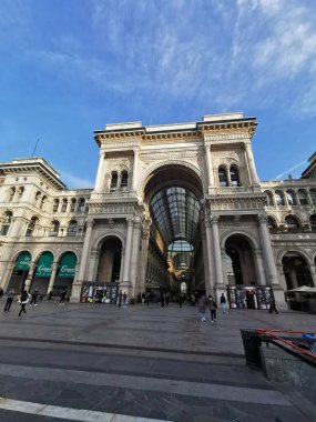 Milan girişi Garibaldi galerisi karantina başlangıcı boş