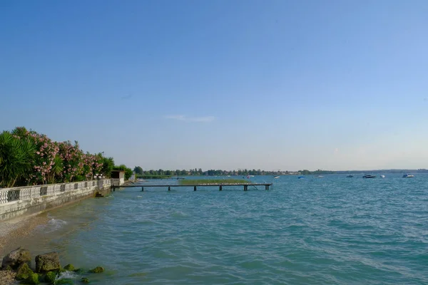 Wunderschöner Gardasee Bei Sonnenuntergang Vom Ufer Der Sirmione — Stockfoto