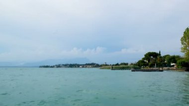 Sirmione sahilinden güzel Garda Gölü