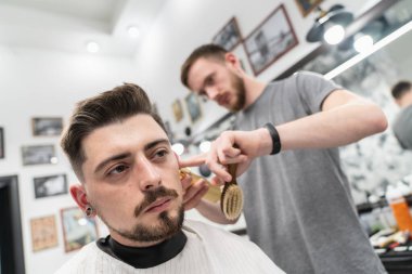 Erkek Saç Tıraşı Yapıyorum. Saç ve sakal bakımı.