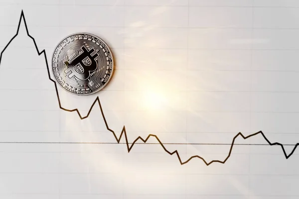 Bitcoin auf weißem Graph. neue Online-Währung. — Stockfoto