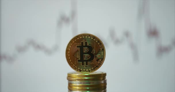 Bitcoin è il leader della criptovaluta. Illuminazione moneta verde . — Video Stock