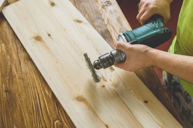 adam ahşap brashing