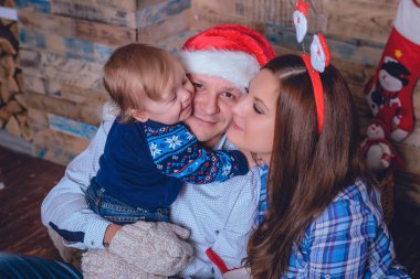 Şirin yang aile Noel için hazırlamak