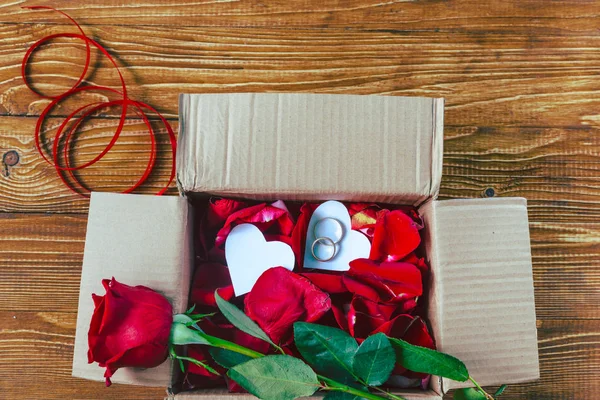 Коробка з троянди — стокове фото