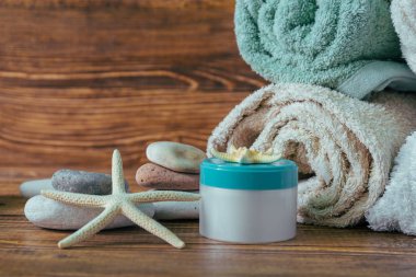 Spa seti ahşap arka plan üzerinde