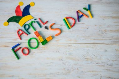 Hamuru ile yapılan Nisan Fools Day metin