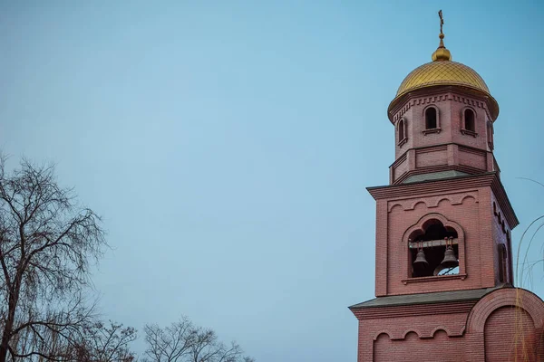 Церква перед небом — стокове фото