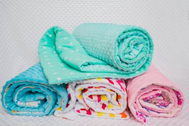 Beyaz arka plan olarak el yapımı battaniye