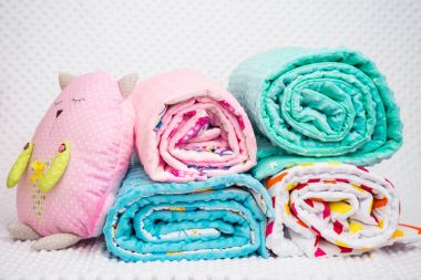 Beyaz arka plan olarak el yapımı battaniye