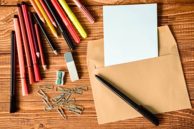 renk pancils, not defterine, geri okul arka plan