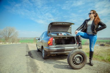 kadın araba tekerleği rulo