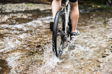 Orman akışı hız Mountainbiker
