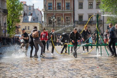 insanlar su günü kutlamak
