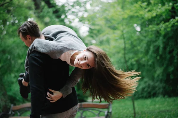 Couple fulling around, plaing in the park — стоковое фото