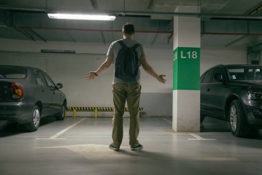 Mans araba çalma, Araba, yer altı otoparkı bulamıyorum