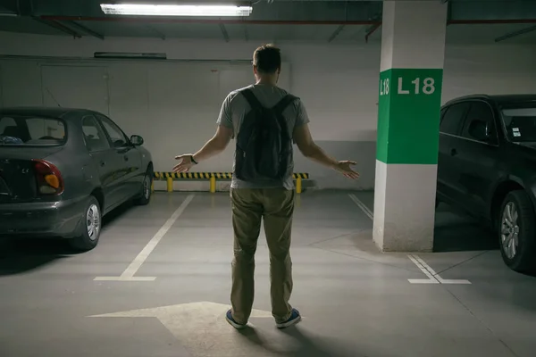 Mans araba çalma, Araba, yer altı otoparkı bulamıyorum